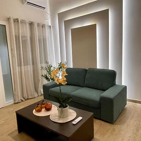 Emerald Luxury Apartments - Ath Airport Spáta المظهر الخارجي الصورة