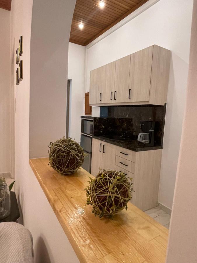 Emerald Luxury Apartments - Ath Airport Spáta المظهر الخارجي الصورة