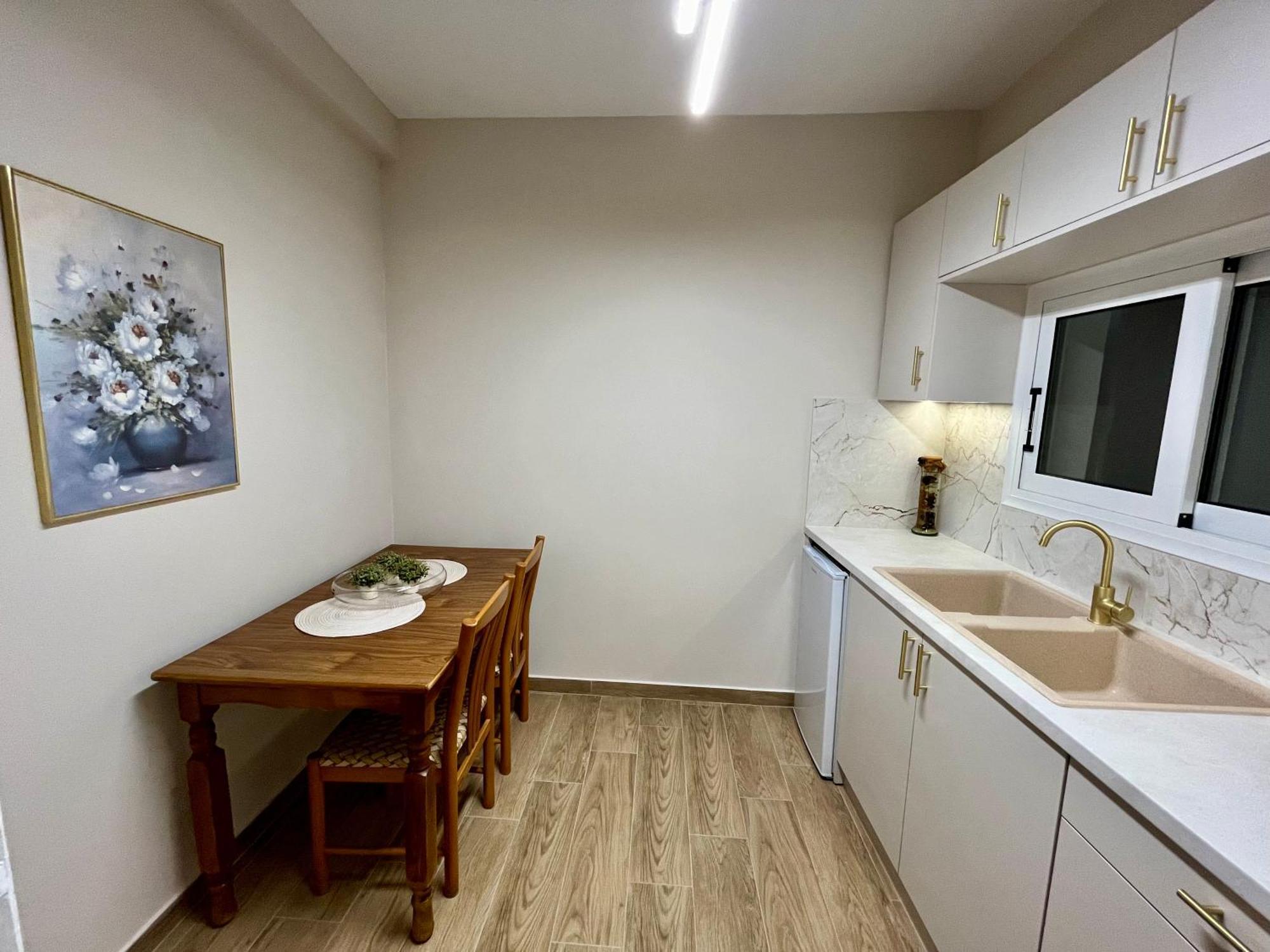 Emerald Luxury Apartments - Ath Airport Spáta المظهر الخارجي الصورة
