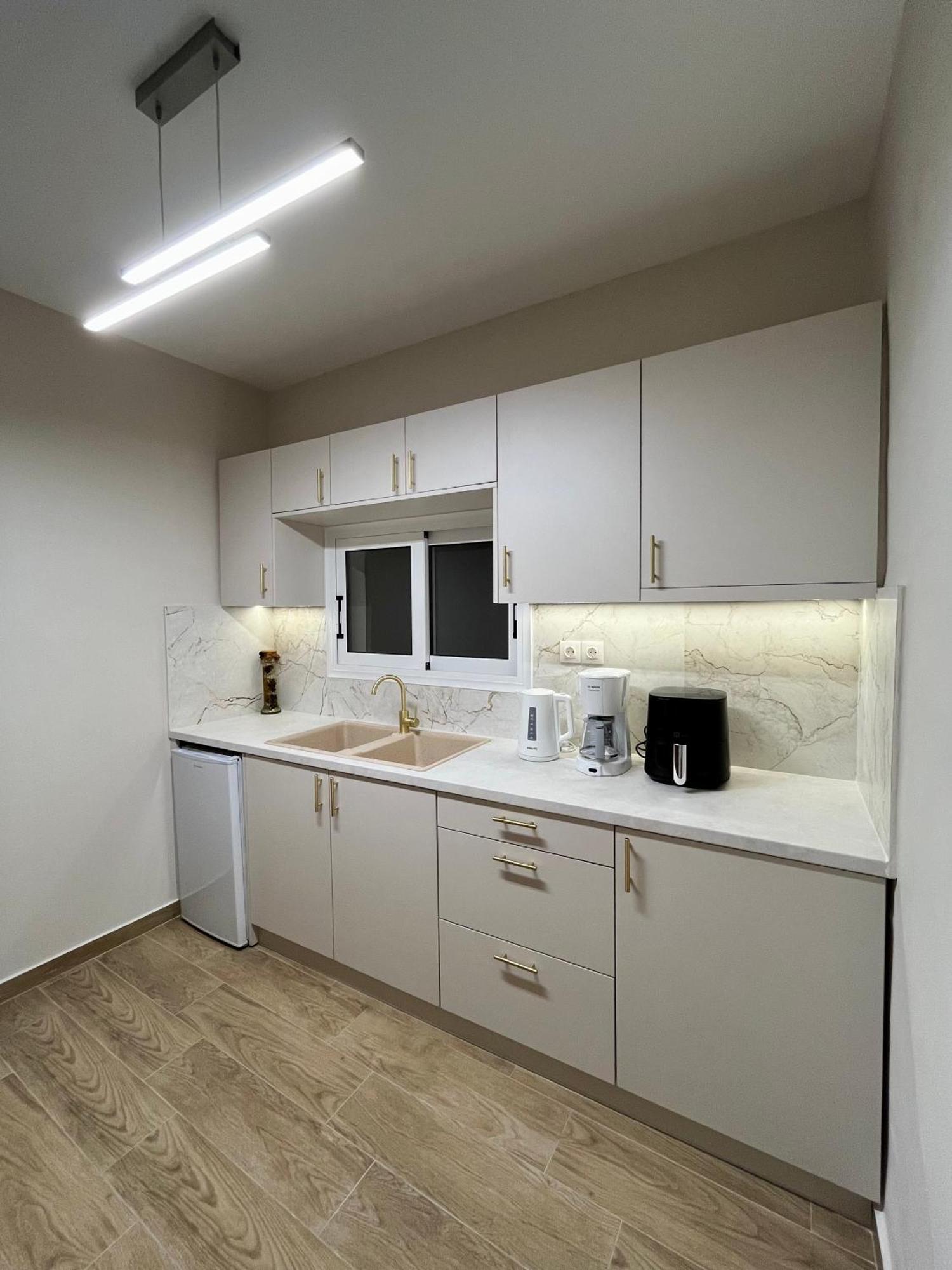 Emerald Luxury Apartments - Ath Airport Spáta المظهر الخارجي الصورة