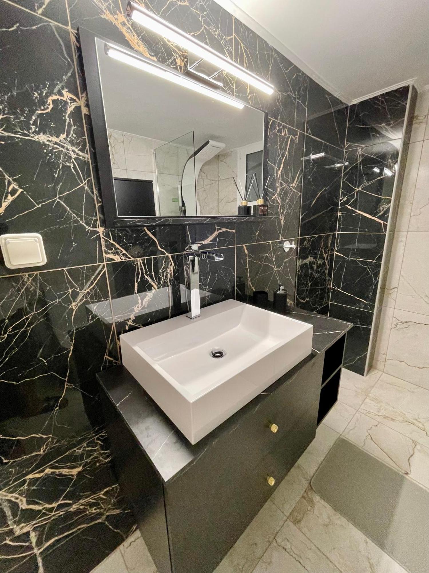 Emerald Luxury Apartments - Ath Airport Spáta المظهر الخارجي الصورة