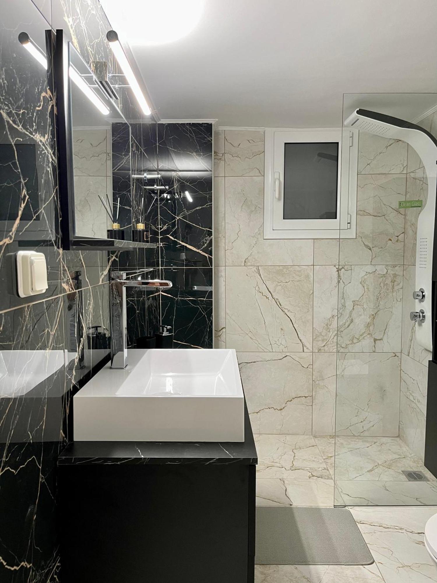 Emerald Luxury Apartments - Ath Airport Spáta المظهر الخارجي الصورة